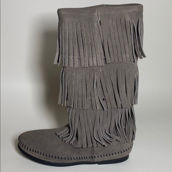 Women’s size 6 Minnetonka Grey Fringe boots - Picture 3 of 7